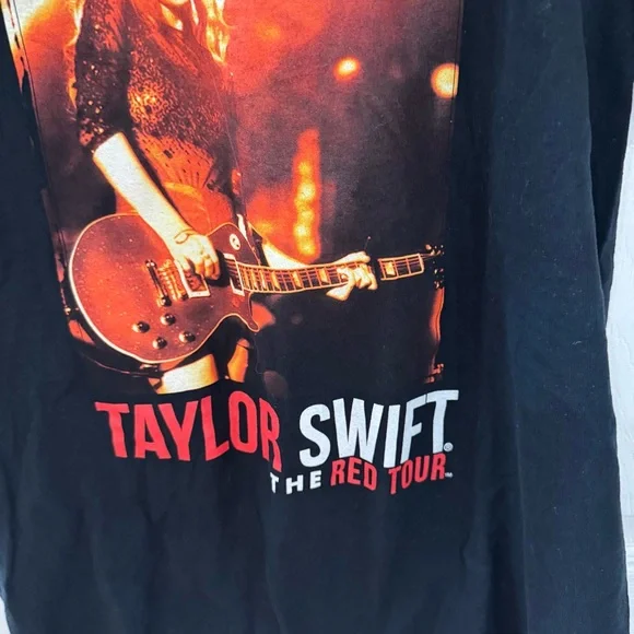 Taylor Swift “The Red Tour” Concert shirt SMALL